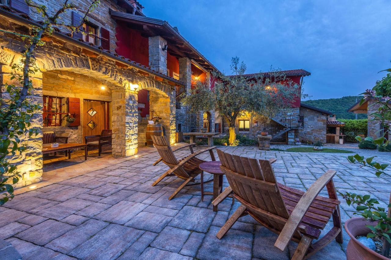 Touristfarm - Apartments "Red Fairytale" Marezige Zewnętrze zdjęcie