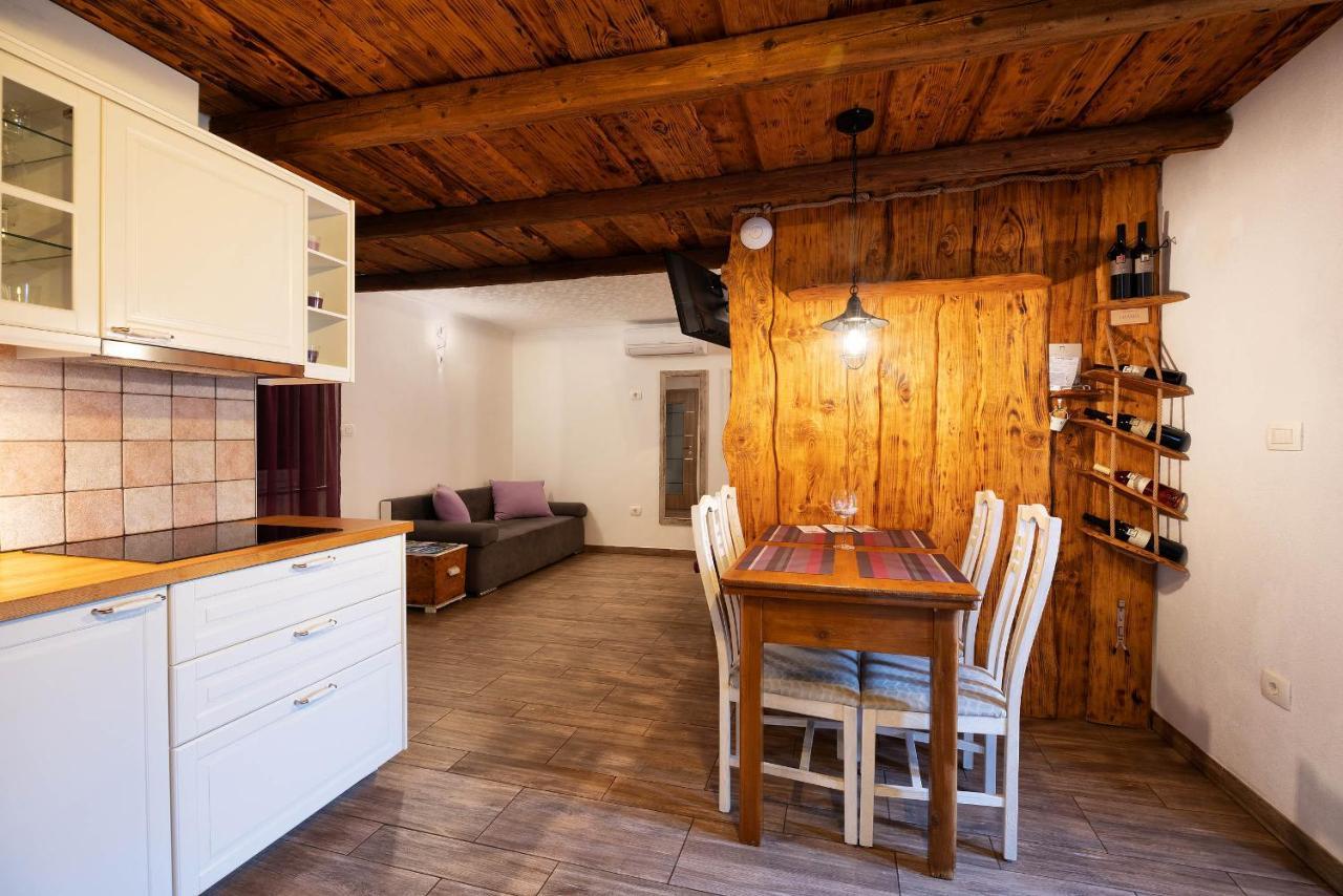 Touristfarm - Apartments "Red Fairytale" Marezige Zewnętrze zdjęcie