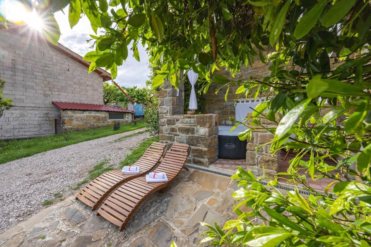 Touristfarm - Apartments "Red Fairytale" Marezige Zewnętrze zdjęcie