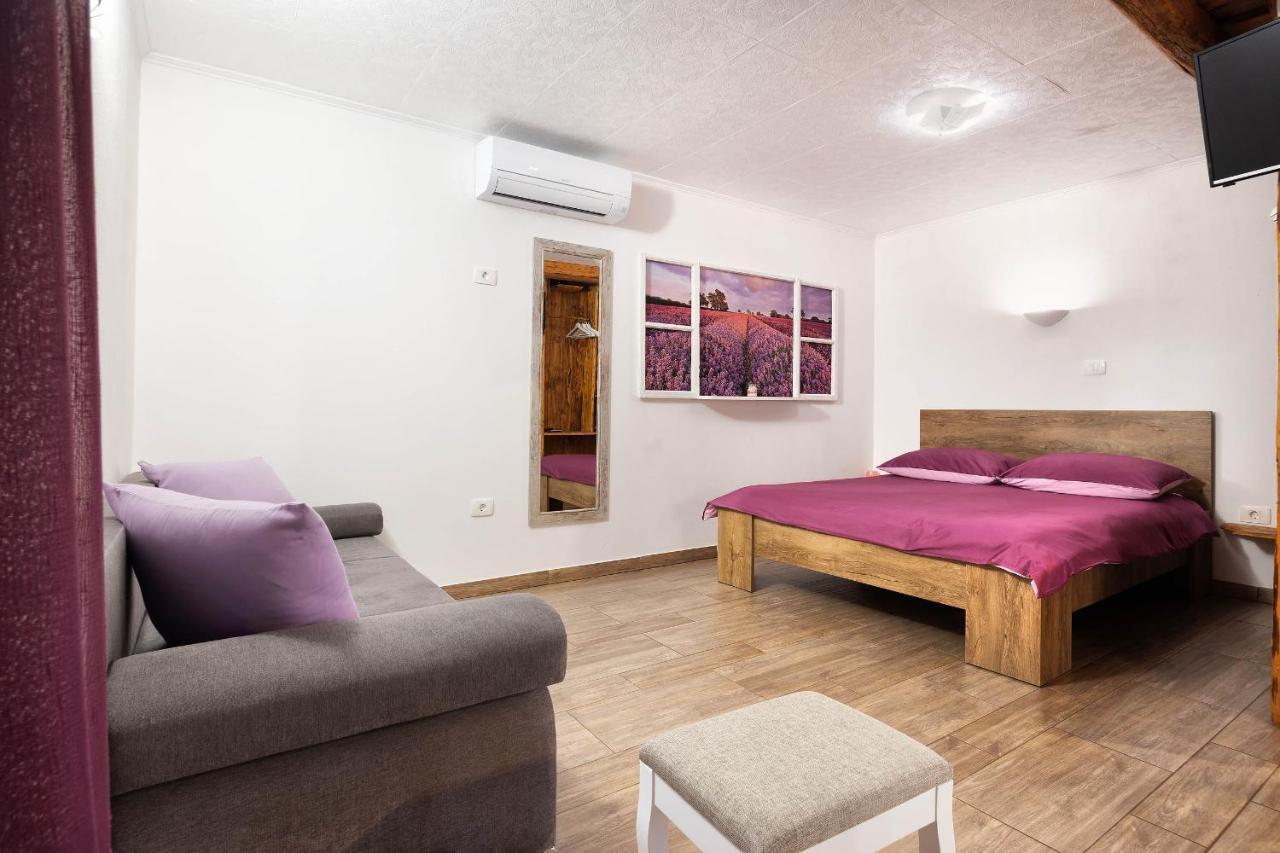 Touristfarm - Apartments "Red Fairytale" Marezige Zewnętrze zdjęcie