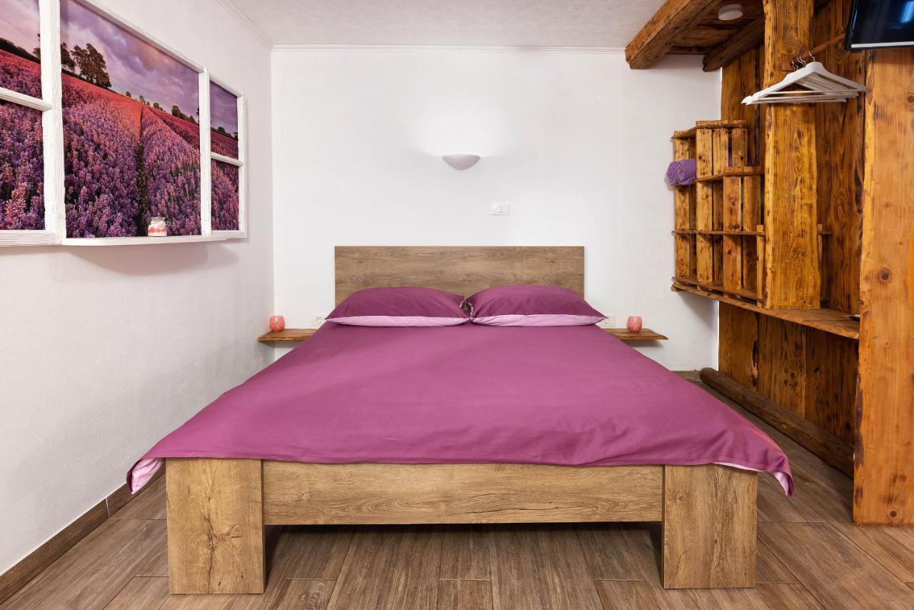 Touristfarm - Apartments "Red Fairytale" Marezige Zewnętrze zdjęcie