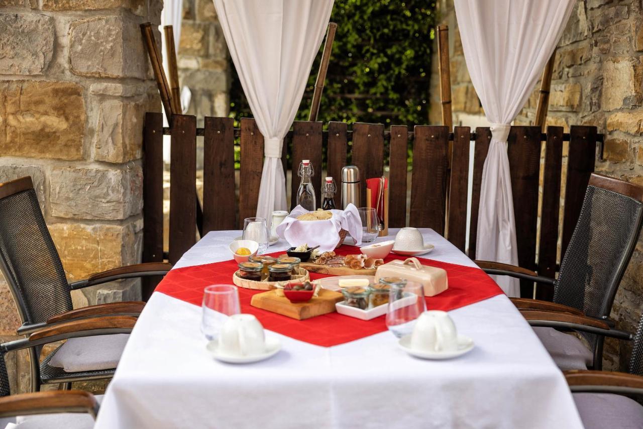 Touristfarm - Apartments "Red Fairytale" Marezige Zewnętrze zdjęcie