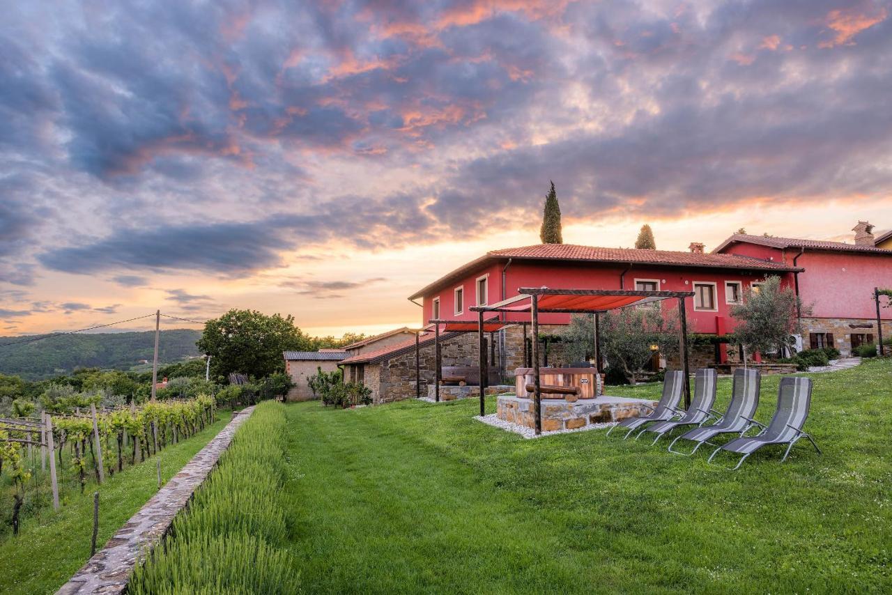 Touristfarm - Apartments "Red Fairytale" Marezige Zewnętrze zdjęcie