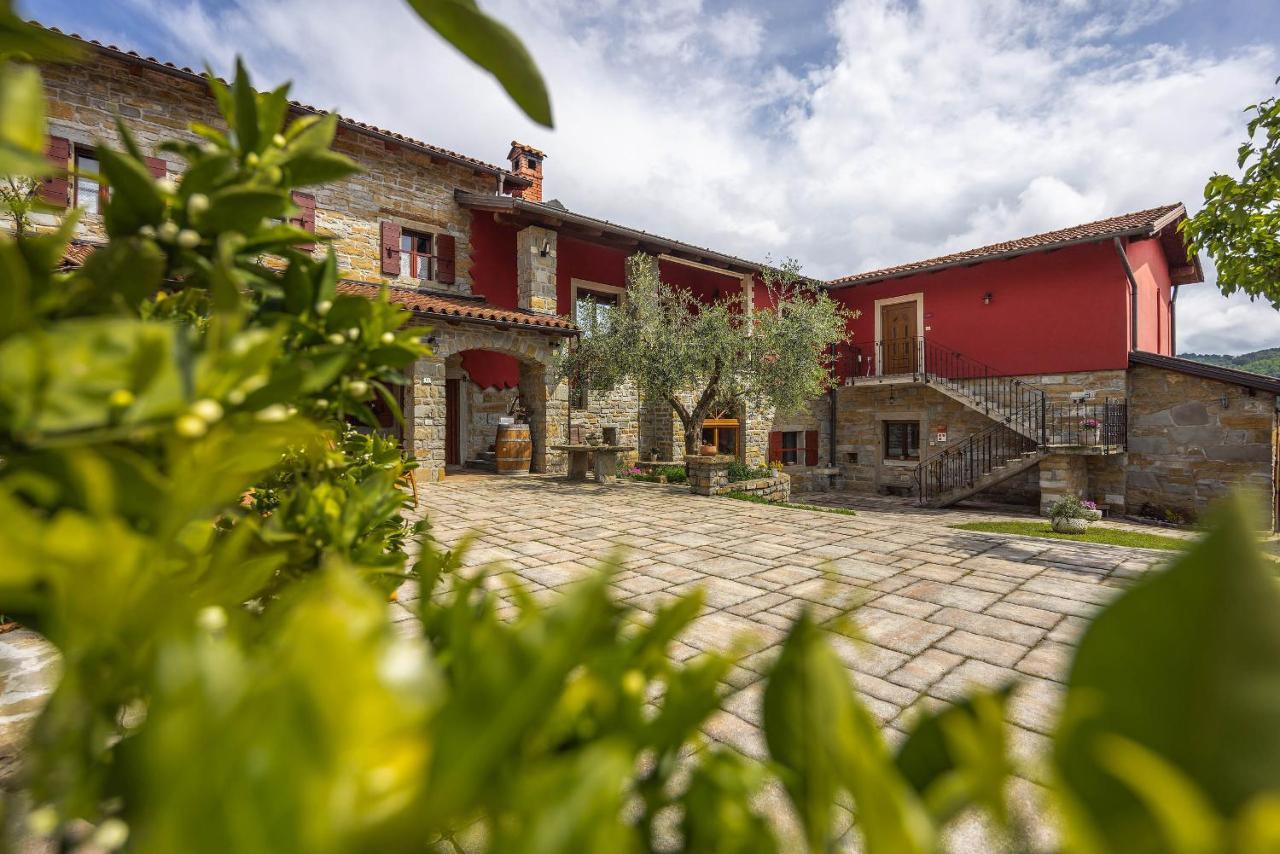Touristfarm - Apartments "Red Fairytale" Marezige Zewnętrze zdjęcie