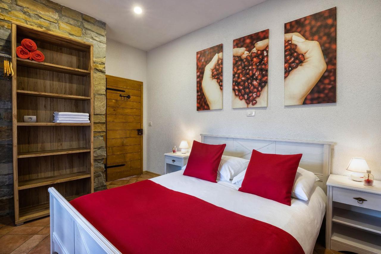 Touristfarm - Apartments "Red Fairytale" Marezige Zewnętrze zdjęcie