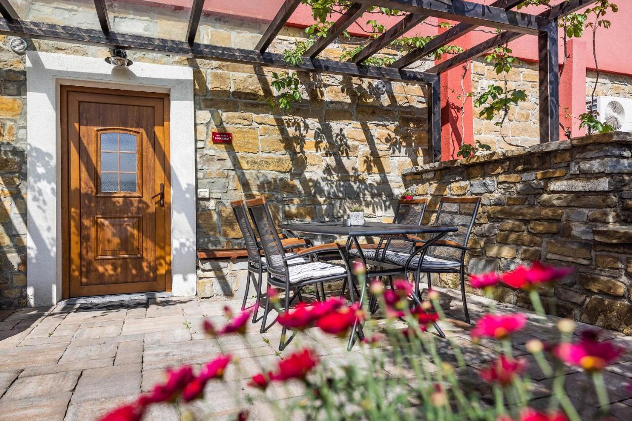 Touristfarm - Apartments "Red Fairytale" Marezige Zewnętrze zdjęcie