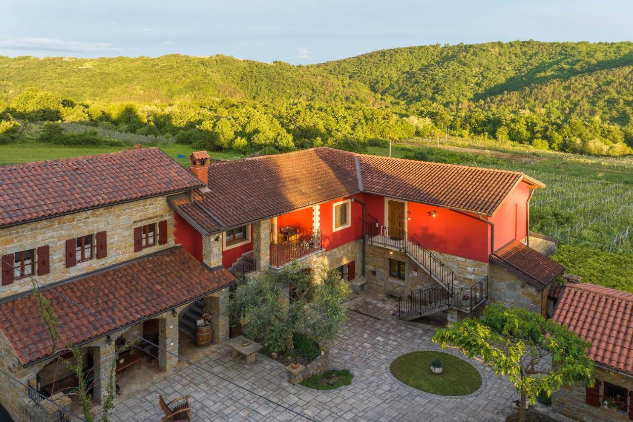 Touristfarm - Apartments "Red Fairytale" Marezige Zewnętrze zdjęcie