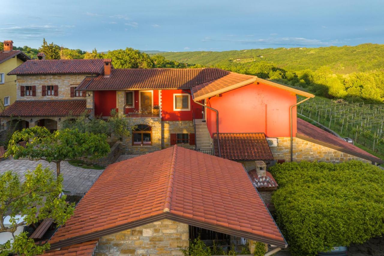 Touristfarm - Apartments "Red Fairytale" Marezige Zewnętrze zdjęcie