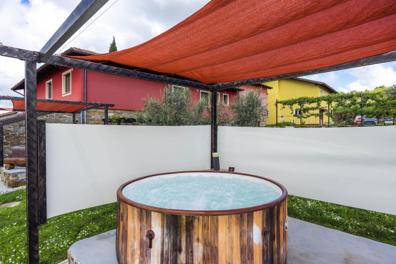 Touristfarm - Apartments "Red Fairytale" Marezige Zewnętrze zdjęcie