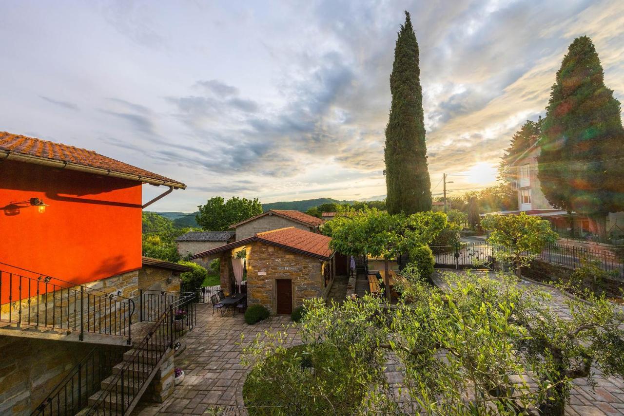 Touristfarm - Apartments "Red Fairytale" Marezige Zewnętrze zdjęcie