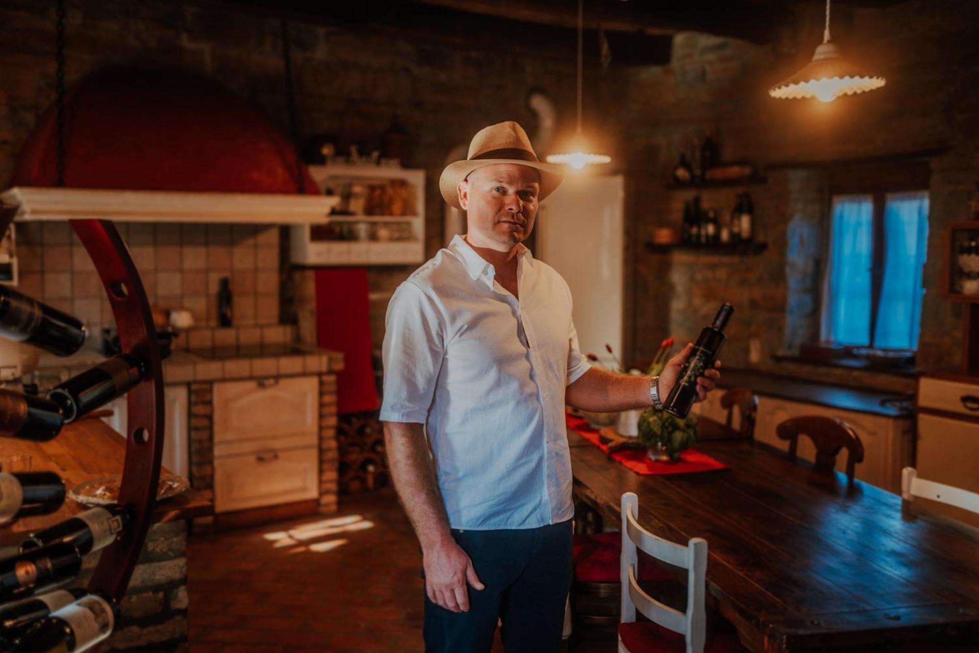 Touristfarm - Apartments "Red Fairytale" Marezige Zewnętrze zdjęcie