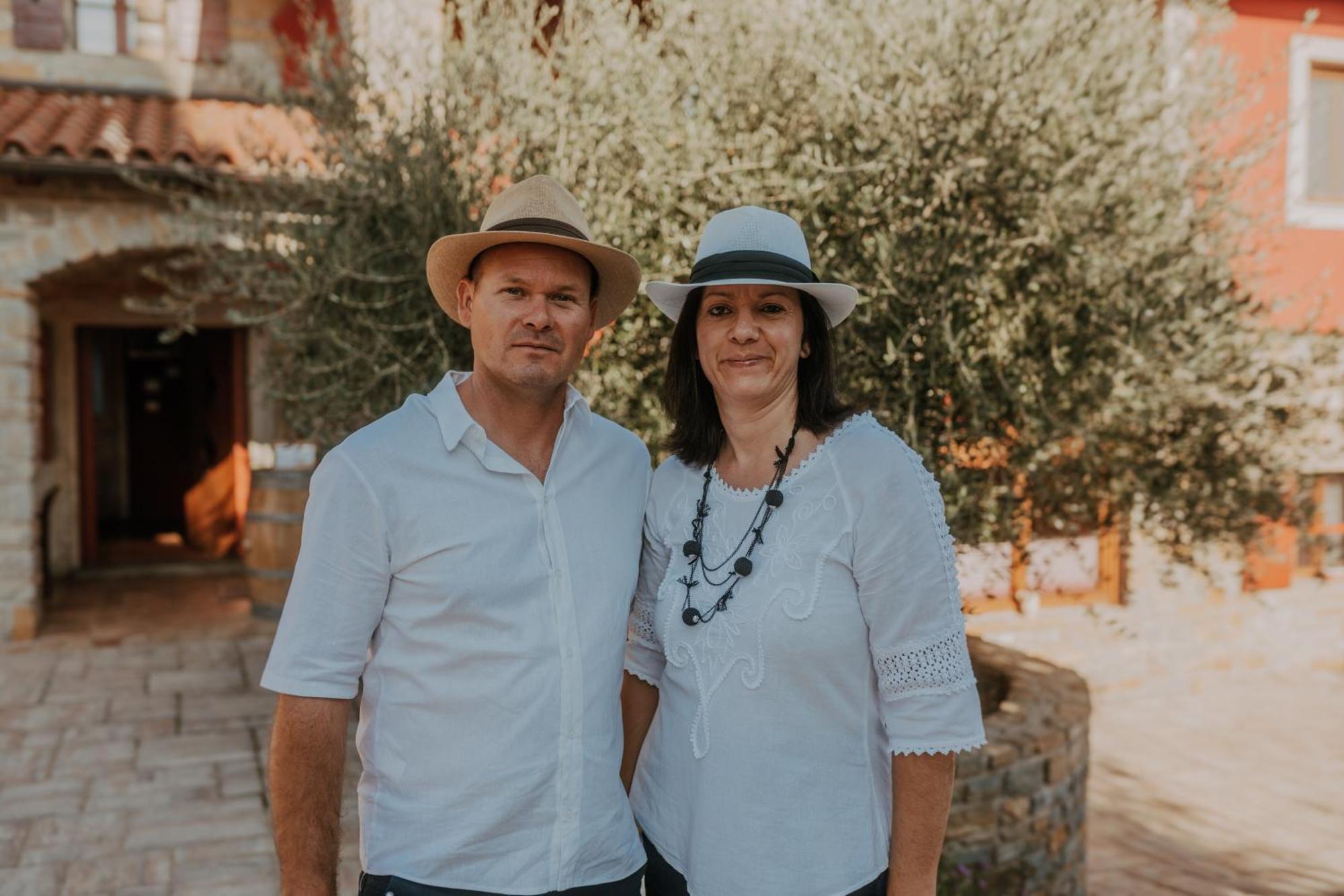 Touristfarm - Apartments "Red Fairytale" Marezige Zewnętrze zdjęcie