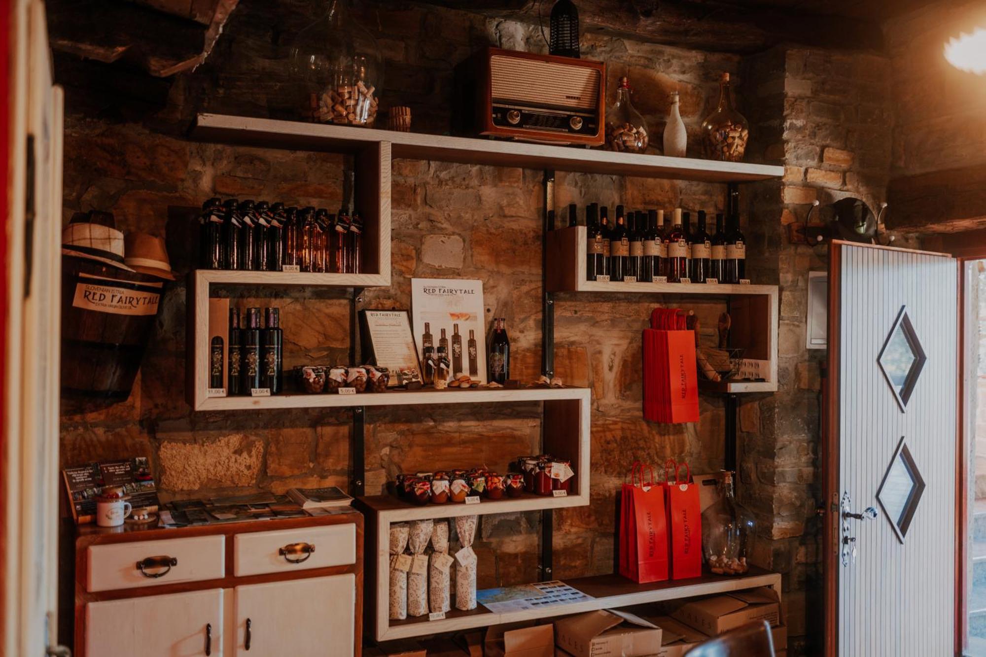 Touristfarm - Apartments "Red Fairytale" Marezige Zewnętrze zdjęcie