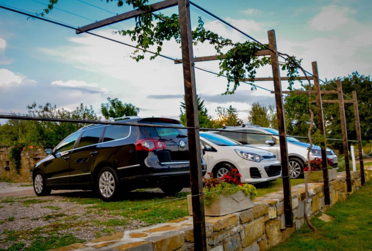 Touristfarm - Apartments "Red Fairytale" Marezige Zewnętrze zdjęcie